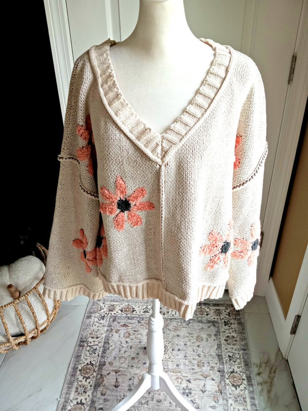 NEW! POL OVERSIZED V NECK CHENILLE FLORAL SWEATER SZ S